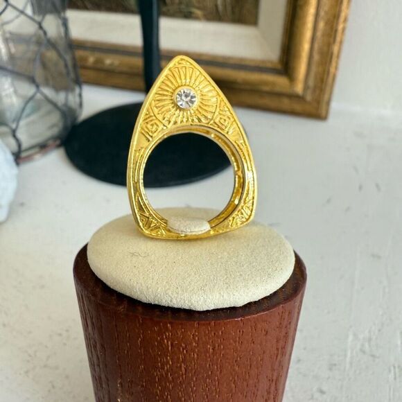 Unsigned 3D Gold Tone Rhinestone Ring 8 - Picture 3 of 6